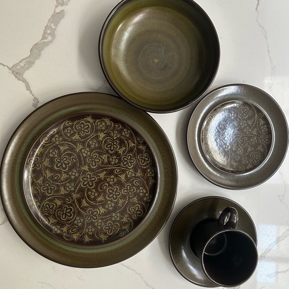 Mid-Century Franciscan Madeira Elegant Floral Dinnerware Set - Picture 2 of 7